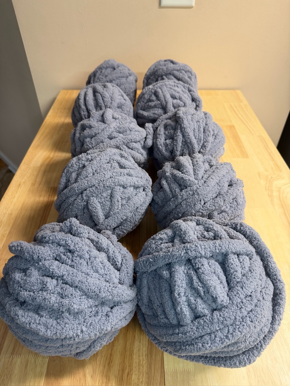 Plush Chunky Knit Throw Yarn Balls - Gray